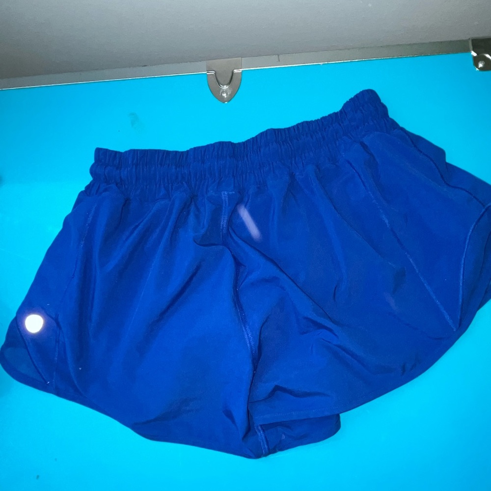 Lululemon Hotty hot shorts low rise 2.5 inch size 4
